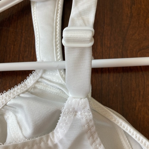 NEW BALI SATIN TRACINGS MINIMIZER WHITE SIZE 40C COMFORT STRAP UNDERWIRE - Picture 7 of 9